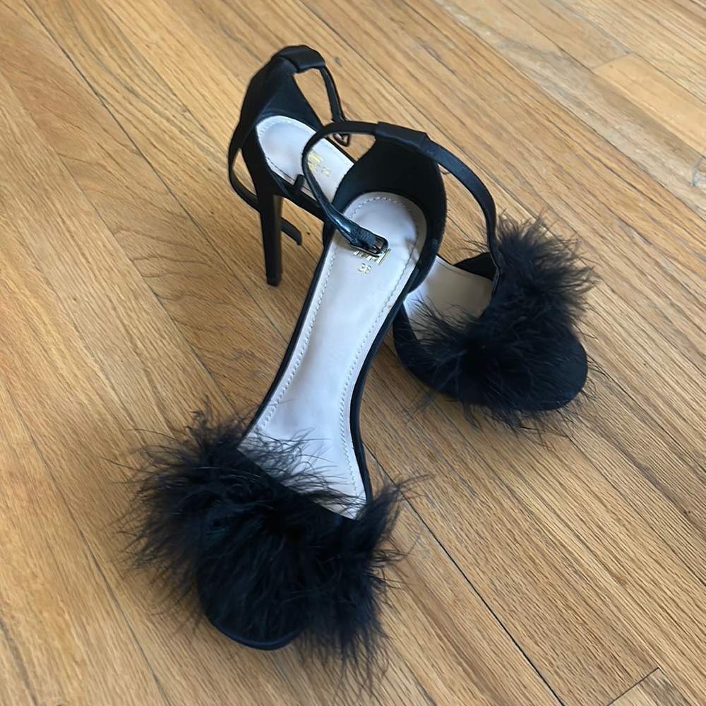 Black high heels - Never Worn